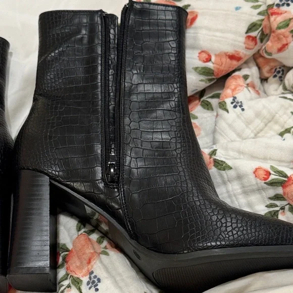 Journee Collection Black Heeled Boots - Picture 12 of 12